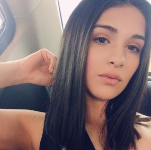 Meet your Posher, Claudia